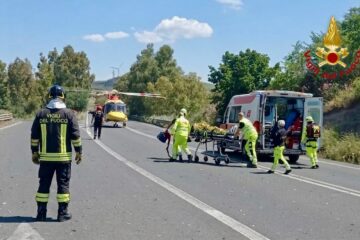 Licodia Eubea – Autocompattatore si ribalta sulla SS 514: autista trasferito in elisoccorso