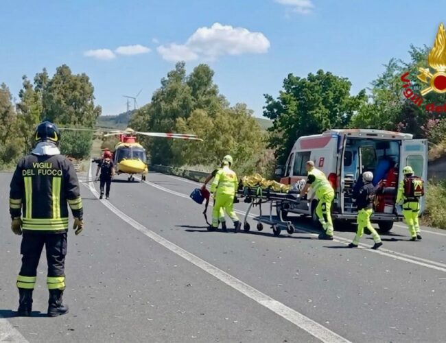 Licodia Eubea – Autocompattatore si ribalta sulla SS 514: autista trasferito in elisoccorso