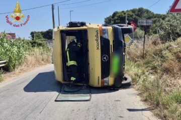 Mazara del Vallo, scontro tra scuolabus e auto: 18 feriti, 14 sono bambini