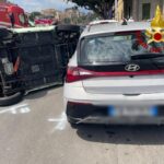 Catania, auto fuori strada: ragazza estratta dai Vigili del Fuoco
