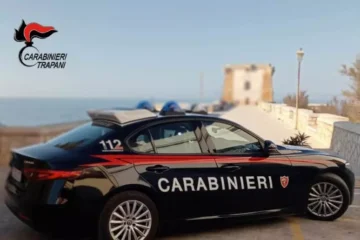 San Vito Lo Capo, undicenne tenta di accoltellare il prof in classe e riprende tutto col cellulare