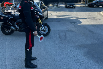 Priolo: 40enne evade dai domiciliari e ruba in centro commerciale, arrestato