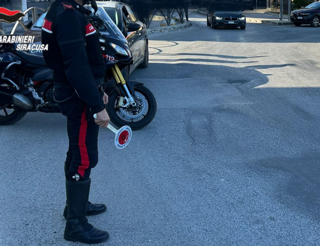 Priolo: 40enne evade dai domiciliari e ruba in centro commerciale, arrestato
