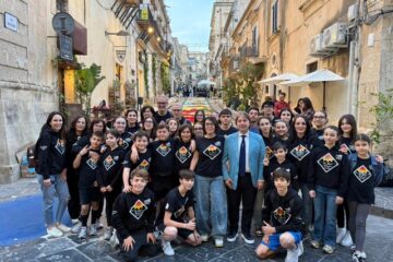 Noto entra nel vivo dell’Infiorata: premiati gli studenti di “ScuoleInfiore”