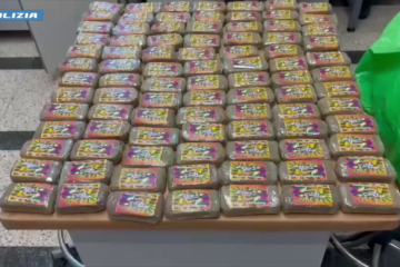 Cento panetti di hashish in auto, arrestato 67enne