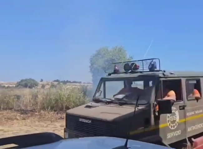 PACHINO – Incendio in zona E Cugna: bruciati circa 4 ettari