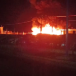 Siracusa: incendio distrugge diversi veicoli in un autoparco (VIDEO)