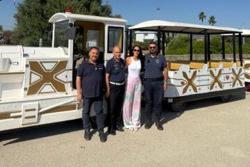 Marina di Priolo, al via il trenino elettrico gratuito: navetta tra parcheggi e litorale