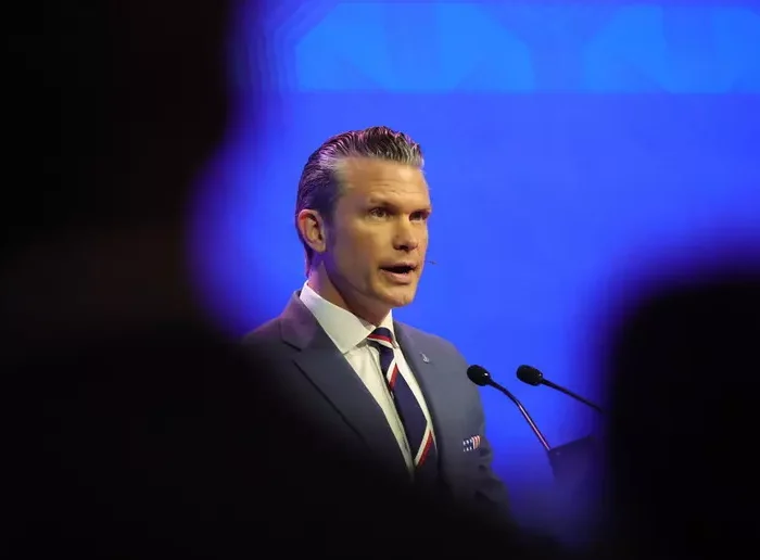 Hegseth shock: “Migranti, nuova invasione d’Europa”