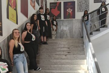 La protesta silenziosa degli studenti del Rizza