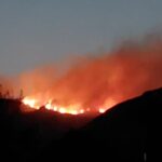 Vasto incendio sulle colline di Avola