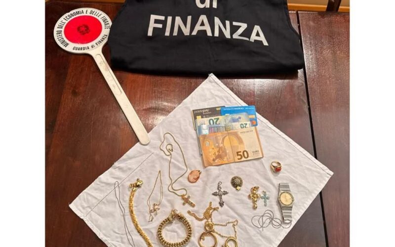 Ragusa, finto finanziere tenta truffa ad anziana: arrestato 33enne catanese