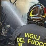 Palermo, incendio in falegnameria: evacuate 16 famiglie, nessun ferito