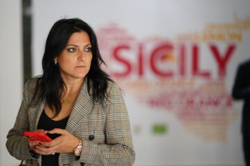 Catania, cenere vulcanica e stop voli. Marano: “Piano per l’impatto dell’Etna su trasporto aereo e disagi”