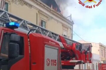 In fiamme un appartamento alla borgata santa Lucia