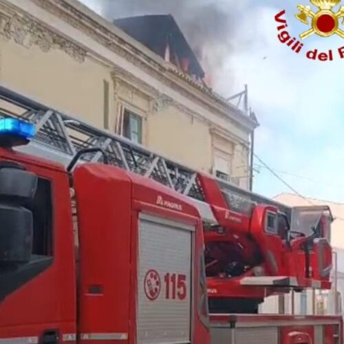 In fiamme un appartamento alla borgata santa Lucia