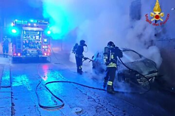Lentini: automobile distrutta da un incendio