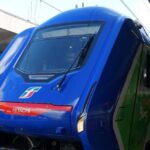 Calabria, sospetto sabotaggio sulla rete ferroviaria: treni nel caos