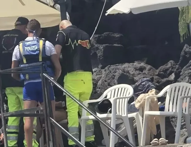 Trascinata dalle correnti per tre chilometri, 60enne salvata dopo tre ore in mare