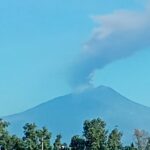 Etna, emissione di cenere dalla Voragine: nube alta 1,5 km verso Sud