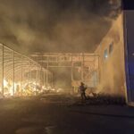 Incendio notturno devasta il deposito della Repack: salvo il capannone produttivo