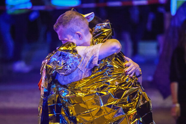 Berlino, furgone contro la folla al Pride: un morto e 16 feriti. Caccia a un 21enne legato ad ambienti islamisti