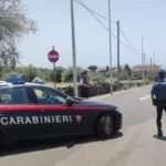 Bimbo di tre anni trovato solo in strada nel Catanese: madre denunciata
