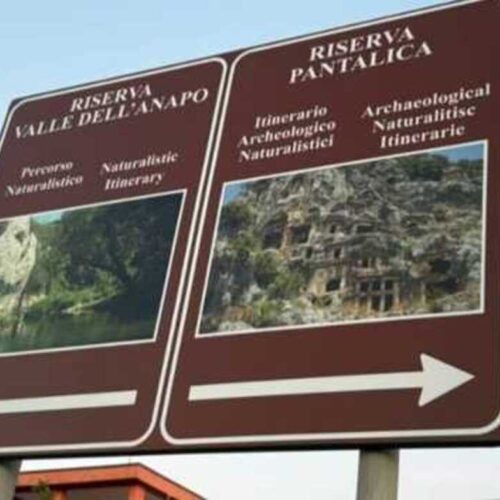 Sortino: cartelli turistici di Pantalica errati, le immagini fornite dal Comune