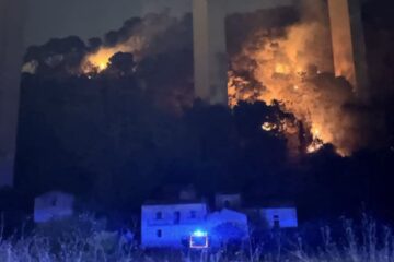 Modica: incendio in collina Monserrato