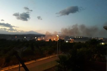 Lentini, fiamme all’ex Alba Sud: nube nera su città e ospedale