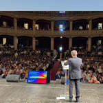 Cateno De Luca lancia il “Governo di Liberazione” al Politeama di Palermo