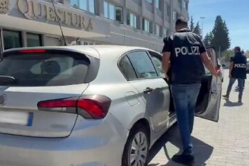 Spacciatori Bloccati in Ascensore con Droga: Polizia Interviene e Arresta Due Giovani
