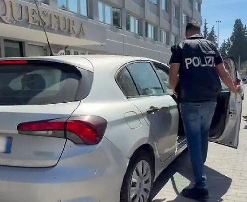 Spacciatori bloccati in ascensore con droga: polizia interviene e arresta due giovani