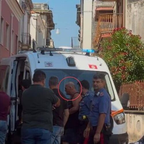Insegue il fratello e lo uccide con colpi di mannaia nel Catanese