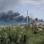 Termini Imerese, vasto incendio nella zona industriale: rogo circoscritto, distrutti tre capannoni