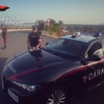 Giravano su uno scooter armati di pistola: arrestati
