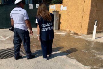 Guardia Costiera, sei violazioni contestate a stabilimenti balneari