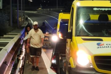 Auto in panne su tangenziale: traffico in tilt