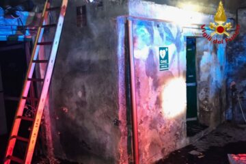 Incendio nella Riserva naturale di Fiumefreddo