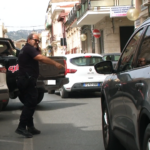 Priolo Gargallo, pickup in sosta ostacola il traffico – (Video)