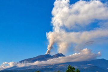 Etna, nuova intensa attività esplosiva nel cratere Voragine