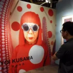 Addio a Yayoi Kusama, la “regina dei pois”