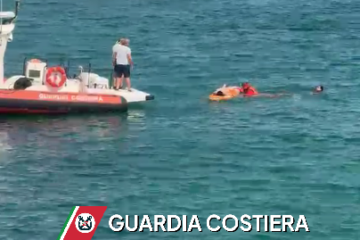 Siracusa: colta da malore, donna soccorsa in mare