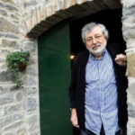 È morto Francesco Guccini, addio al cantautore che ha raccontato l’Italia