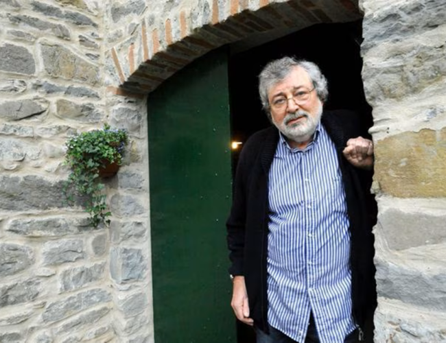 È morto Francesco Guccini, addio al cantautore che ha raccontato l’Italia