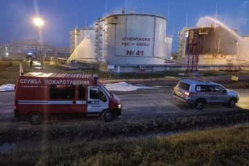 Attacco ucraino con droni in Russia: due morti e incendio in una raffineria nel Krasnodar