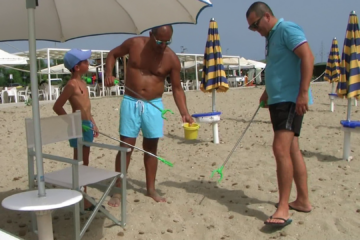 Priolo, educazione ambientale in spiaggia: ragazzi impegnati nella raccolta dei rifiuti