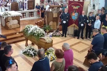 Ciminna, l’arcivescovo Lorefice ai funerali di Salvatore Giglia: «L’incendio è frutto di una mano criminale»
