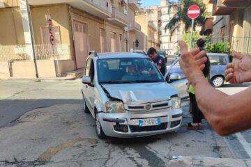 Comiso, auto pirata centra una Panda: ferita la conducente
