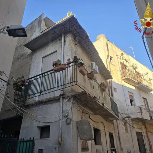 Crolla il balcone a Mazara, donna muore in ospedale